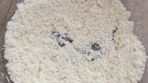 Potato starch and flour coating mix with small crunchy clumps